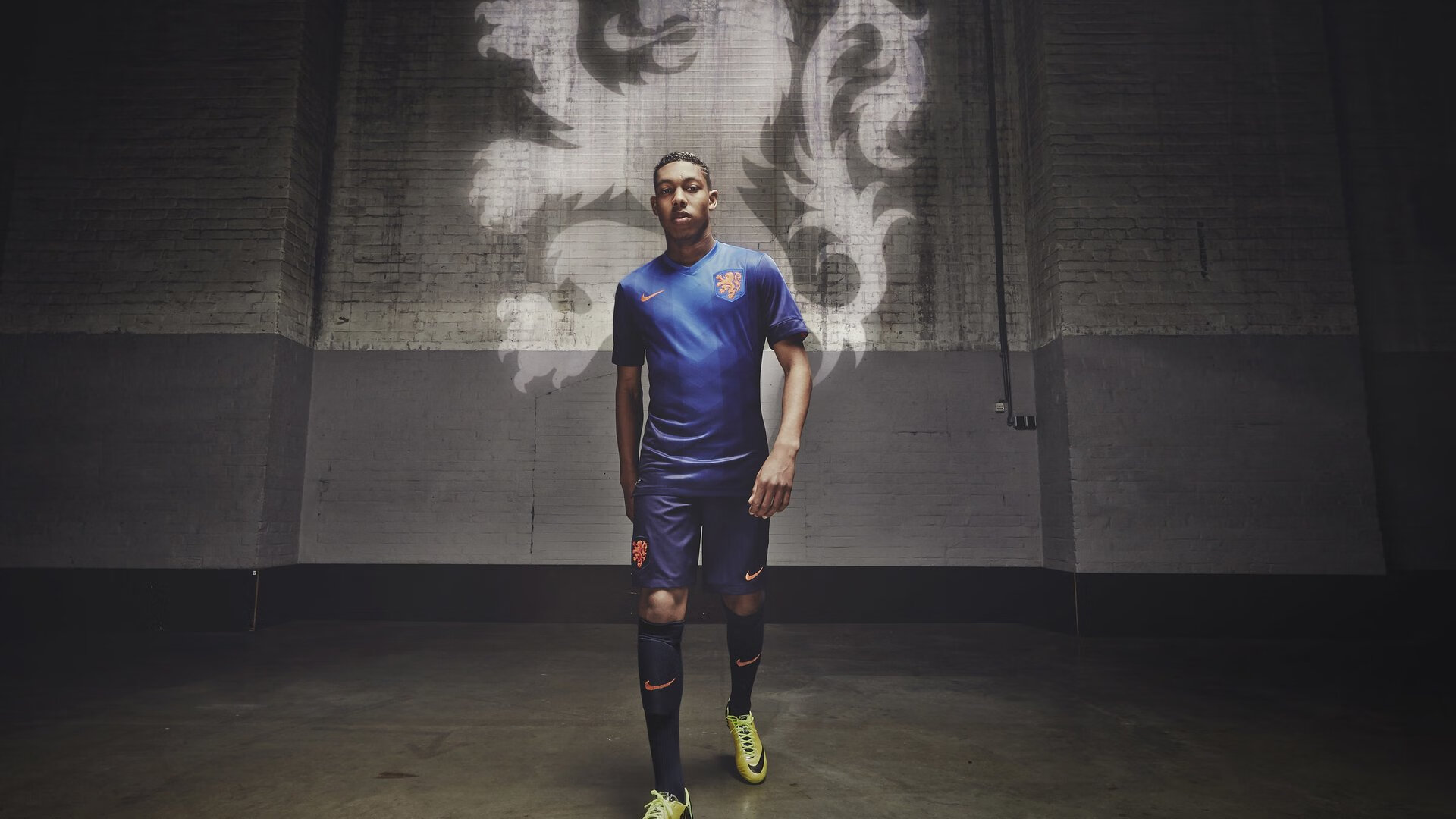 精英对决：欧国联比赛支持者热情高涨，欧冠精彩对决